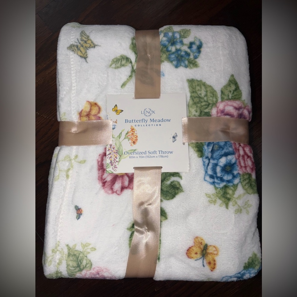 NWT Lenox Butterfly Meadow Hydrangea Throw Blanket - Picture 4 of 6